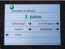 Dvousloupcová směrová tabule (Poliklinika I.P.Pavlova, Praha)