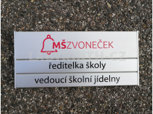 Cedulka ke dveřím - jmenovka: označení kanceláře se snadno vyměnitelnými jmény