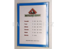 Cedulka s provozní dobou umístěná za sklem se snadnou výměnou a vlastním tiskem